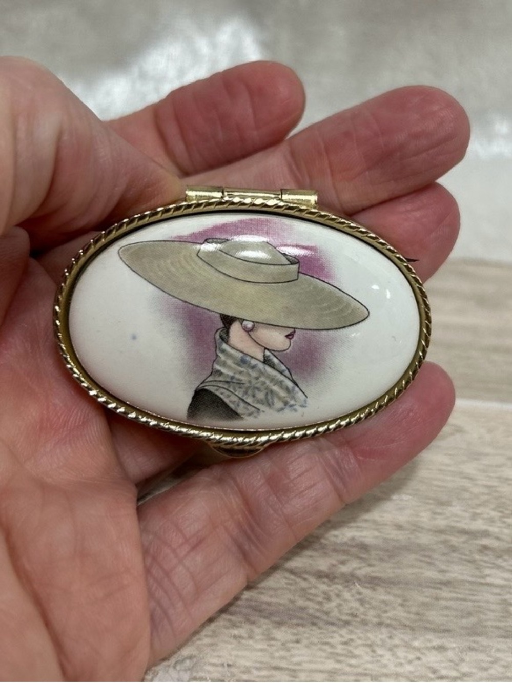 Lady Portrait Oval Trinket Pill Box Gold Tone Ornate Floral Hinged